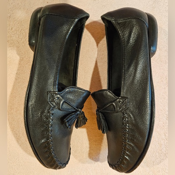 Cole Haan black vintage loafers, size 8.5 - Picture 6 of 8